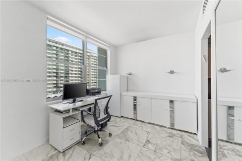 Condominio en venta en Miami Beach, Florida, 2 dormitorios, 179.77 m2 № 1209585 - foto 8