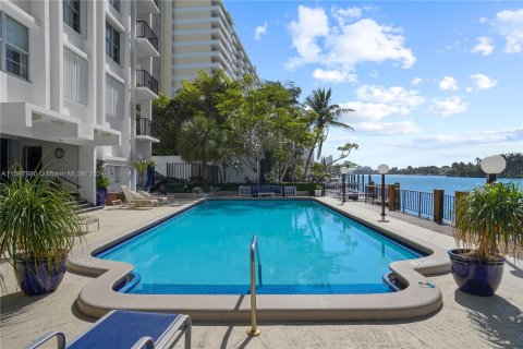 Copropriété à vendre à Miami Beach, Floride: 2 chambres, 179.77 m2 № 1209585 - photo 23