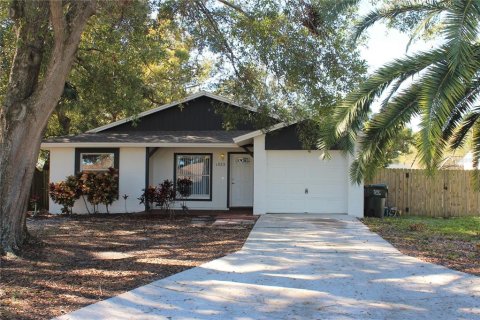 Villa ou maison à louer à Lakeland, Floride: 2 chambres, 90.12 m2 № 1358135 - photo 1