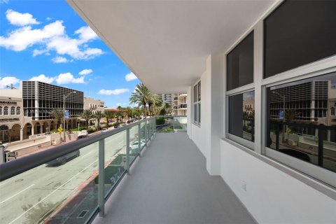 Copropriété à vendre à Surfside, Floride: 2 chambres, 113.71 m2 № 1358795 - photo 13