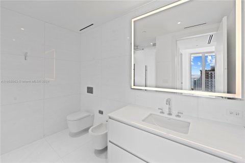 Condominio en venta en Miami, Florida, 5 dormitorios, 371.05 m2 № 1358746 - foto 16