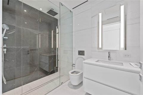 Condominio en venta en Miami, Florida, 5 dormitorios, 371.05 m2 № 1358746 - foto 19