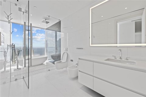 Condominio en venta en Miami, Florida, 5 dormitorios, 371.05 m2 № 1358746 - foto 14