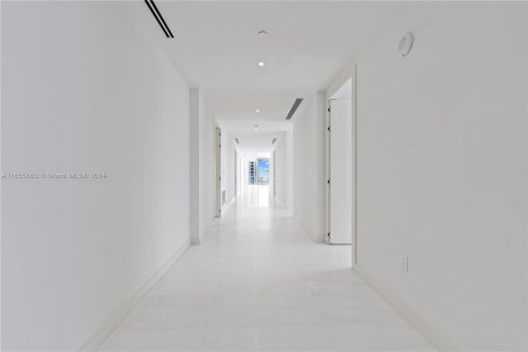 Condominio en venta en Miami, Florida, 5 dormitorios, 371.05 m2 № 1358746 - foto 2