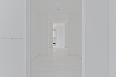 Condominio en venta en Miami, Florida, 5 dormitorios, 371.05 m2 № 1358746 - foto 17