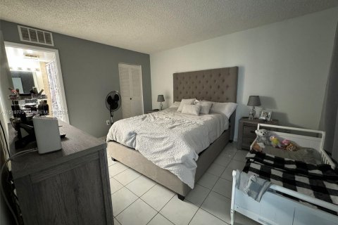 Купить кондоминиум в Майами, Флорида 1 спальня, 65.77м2, № 965579 - фото 10