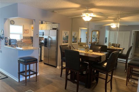 Condo in Stuart, Florida, 2 bedrooms  № 1011072 - photo 4