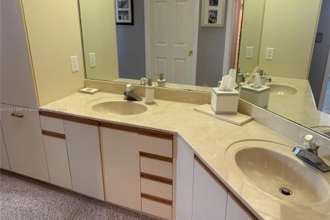 Condo in Stuart, Florida, 2 bedrooms  № 1011072 - photo 29