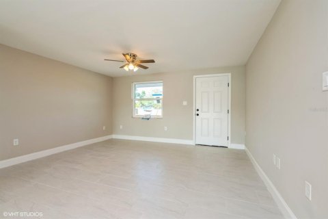 House in Port Charlotte, Florida 3 bedrooms, 101.73 sq.m. № 1191712 - photo 2