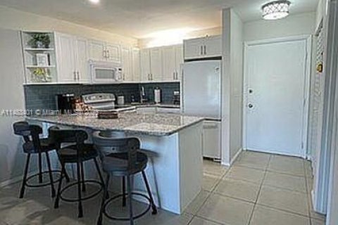 Condo in St. Lucie, Florida, 1 bedroom  № 829791 - photo 3