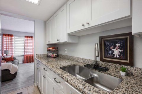 Townhouse in Tampa, Florida 2 bedrooms, 129.13 sq.m. № 1434317 - photo 13