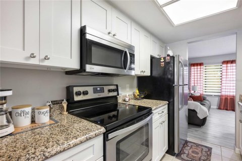 Townhouse in Tampa, Florida 2 bedrooms, 129.13 sq.m. № 1434317 - photo 12