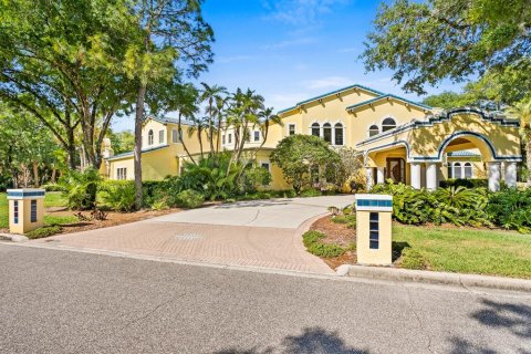 Casa en venta en Tampa, Florida, 5 dormitorios, 1069.31 m2 № 1089175 - foto 1