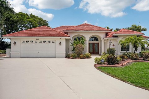 Villa ou maison à vendre à Punta Gorda, Floride: 4 chambres, 239.87 m2 № 1255040 - photo 1