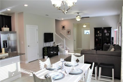 Townhouse in Wesley Chapel, Florida 3 bedrooms, 140.28 sq.m. № 1354208 - photo 9