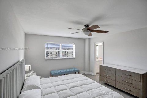 Condominio en venta en Hillsboro Beach, Florida, 2 dormitorios, 125.42 m2 № 272444 - foto 22