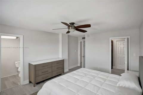 Condominio en venta en Hillsboro Beach, Florida, 2 dormitorios, 125.42 m2 № 272444 - foto 23