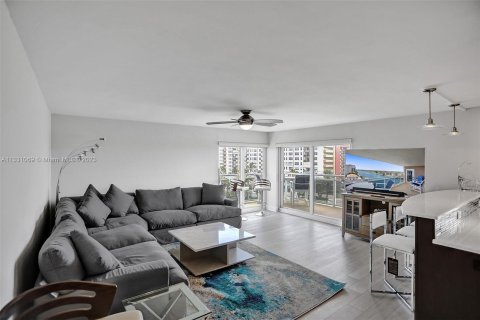 Condominio en venta en Hillsboro Beach, Florida, 2 dormitorios, 125.42 m2 № 272444 - foto 19