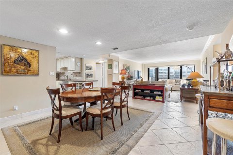 Condo in Lauderdale-by-the-Sea, Florida, 2 bedrooms  № 882512 - photo 20