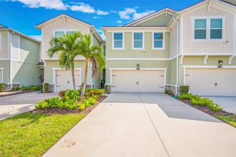 Townhouse in LAKESHORE in Lutz, Florida 2 bedrooms, 214.33 sq.m. № 1343347 - photo 1