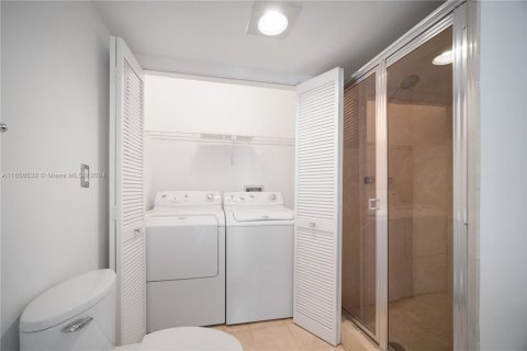 Copropriété à louer à Surfside, Floride: 2 chambres, 147.71 m2 № 1360356 - photo 25