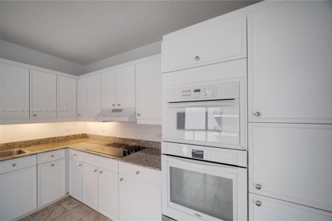 Condominio en alquiler en Surfside, Florida, 2 dormitorios, 147.71 m2 № 1360356 - foto 28