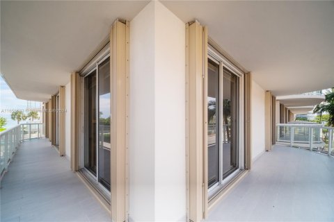 Copropriété à louer à Surfside, Floride: 2 chambres, 147.71 m2 № 1360356 - photo 11