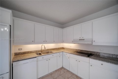 Copropriété à louer à Surfside, Floride: 2 chambres, 147.71 m2 № 1360356 - photo 29