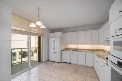 Copropriété à louer à Surfside, Floride: 2 chambres, 147.71 m2 № 1360356 - photo 30