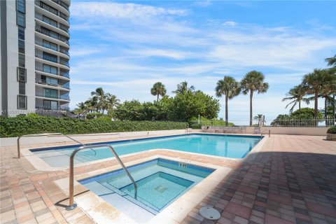 Copropriété à louer à Surfside, Floride: 2 chambres, 147.71 m2 № 1360356 - photo 4