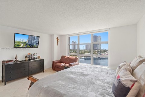 Condo in Aventura, Florida, 2 bedrooms  № 1360325 - photo 9