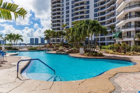 Condo in Aventura, Florida, 2 bedrooms  № 1360325 - photo 28