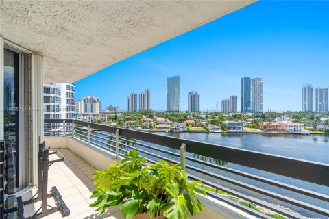 Condo in Aventura, Florida, 2 bedrooms  № 1360325 - photo 4