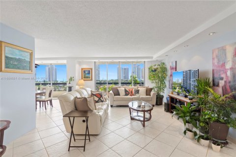 Condo in Aventura, Florida, 2 bedrooms  № 1360325 - photo 16