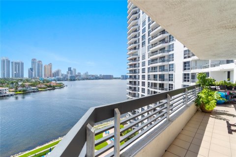 Condo in Aventura, Florida, 2 bedrooms  № 1360325 - photo 3