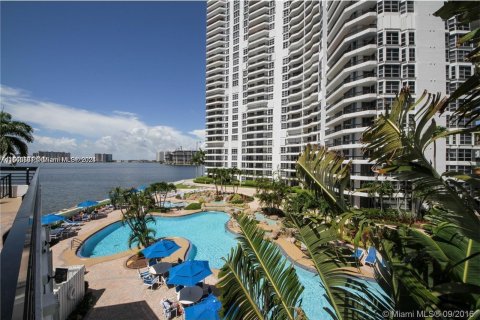 Condo in Aventura, Florida, 2 bedrooms  № 1360325 - photo 29