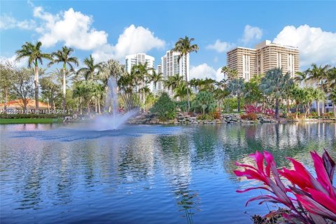 Condo in Aventura, Florida, 2 bedrooms  № 1360325 - photo 25