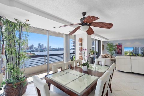 Condo in Aventura, Florida, 2 bedrooms  № 1360325 - photo 7