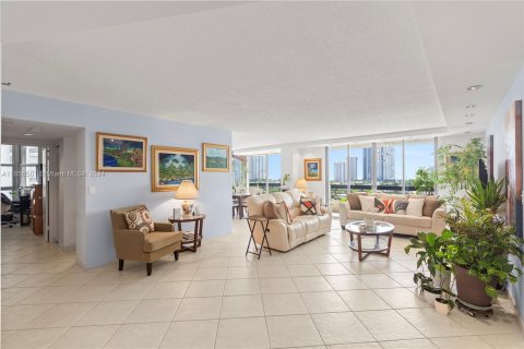 Condo in Aventura, Florida, 2 bedrooms  № 1360325 - photo 14