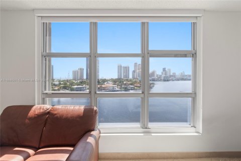 Condo in Aventura, Florida, 2 bedrooms  № 1360325 - photo 10