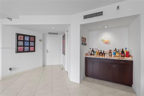 Condo in Aventura, Florida, 2 bedrooms  № 1360325 - photo 15