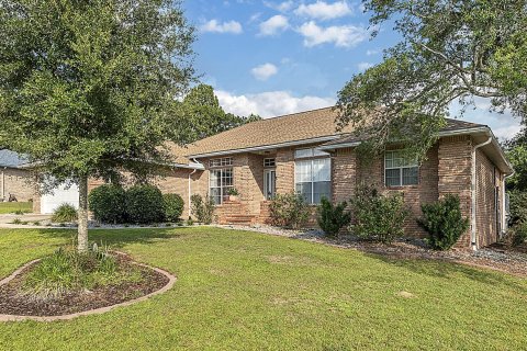 Villa ou maison à louer à Crestview, Floride: 5 chambres, 297.29 m2 № 590118 - photo 1