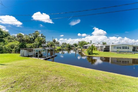 Villa ou maison à vendre à Punta Gorda, Floride: 3 chambres, 118.54 m2 № 1312033 - photo 2