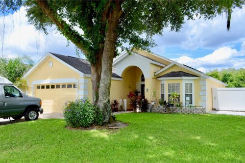 House in Deltona, Florida 3 bedrooms, 145.95 sq.m. № 1334219 - photo 1