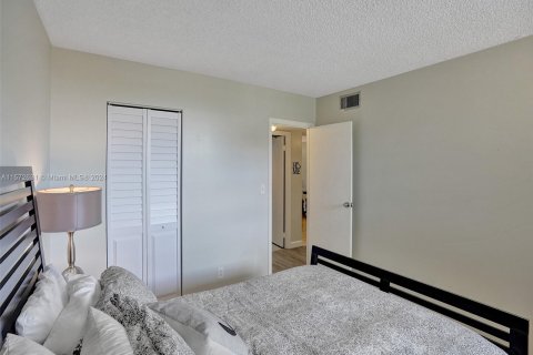 Condo in Lauderhill, Florida, 2 bedrooms  № 1132308 - photo 10