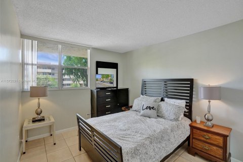 Condo in Lauderhill, Florida, 2 bedrooms  № 1132308 - photo 6