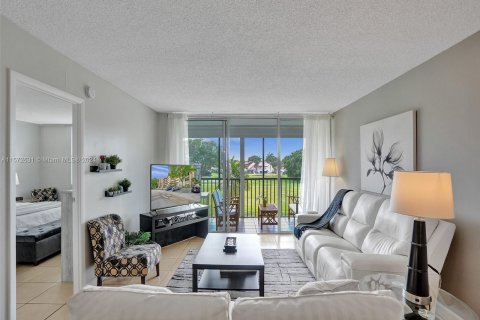 Condo in Lauderhill, Florida, 2 bedrooms  № 1132308 - photo 26