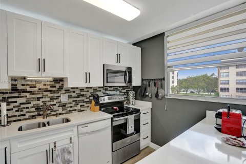 Condo in Lauderhill, Florida, 2 bedrooms  № 1132308 - photo 4