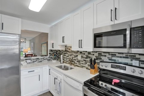 Copropriété à vendre à Lauderhill, Floride: 2 chambres, 102.19 m2 № 1132308 - photo 17