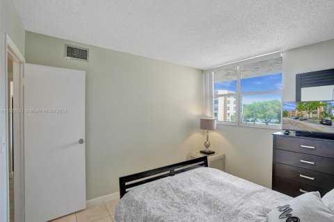 Condo in Lauderhill, Florida, 2 bedrooms  № 1132308 - photo 7